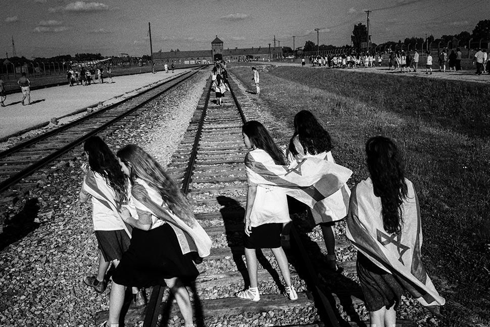 Pripomíname pri príležitosti Medzinárodného dňa pamiatky obetí holokaustu: Dvestotisíc krokov