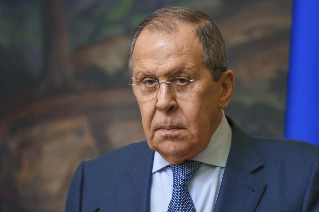 Podľa Lavrova sa rokovania medzi Moskvou a Kyjevom zastavili 