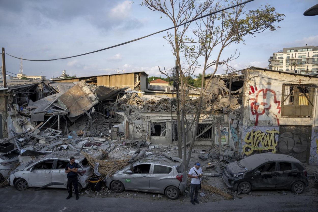 Ozbrojené krídlo Hamasu spustilo raketový útok na Tel Aviv