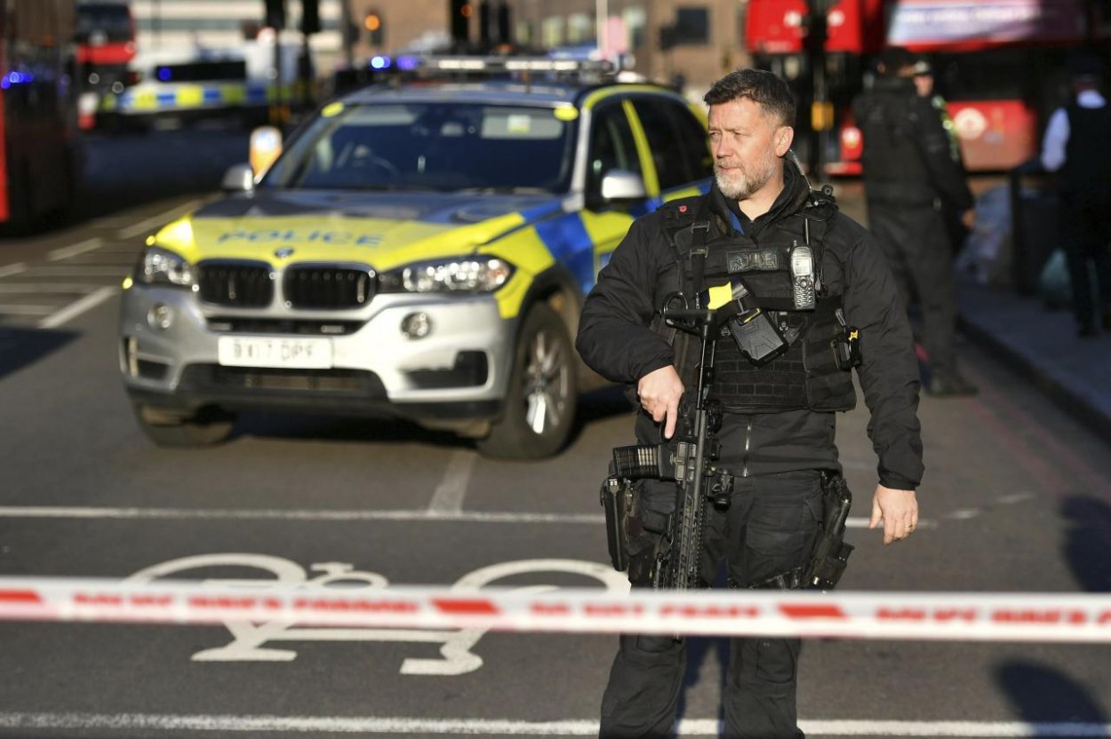 Na londýnskom moste London Bridge sa strieľalo