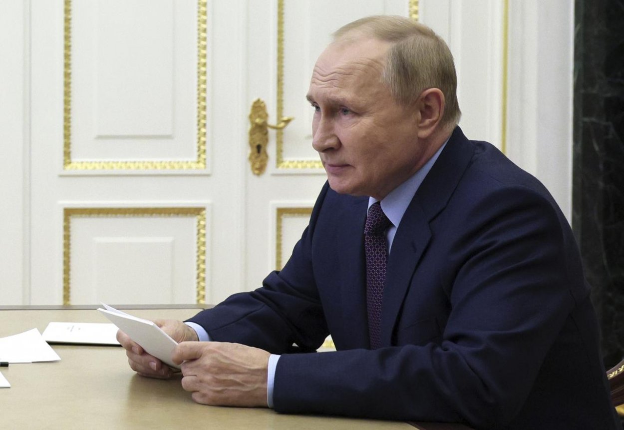 Mestskí poslanci z Moskvy a Petrohradu žiadajú Putinovo odstúpenie
