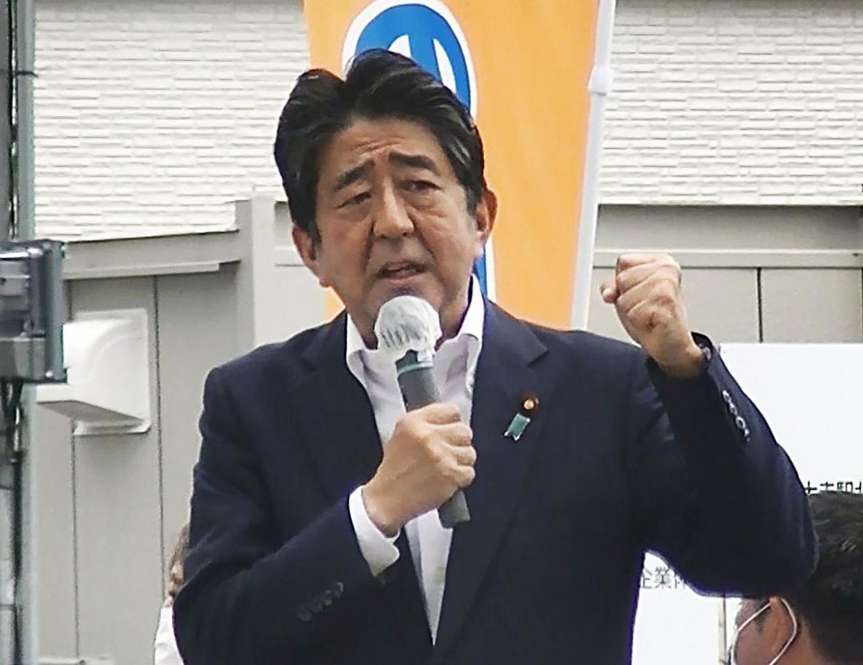Japonského expremiéra Abeho postrelili do hrudníka a krku; je vo veľmi vážnom stave