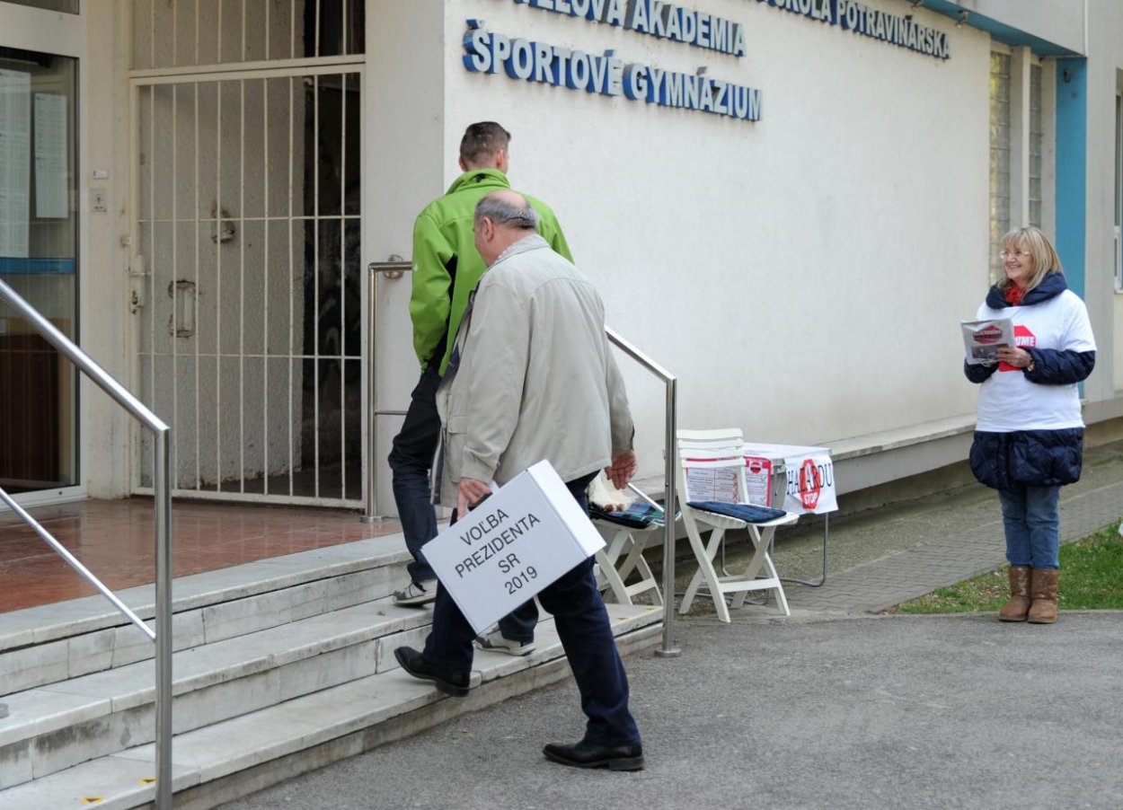 Podľa prieskumu s predĺžením moratória nesúhlasí takmer 60 percent Slovákov