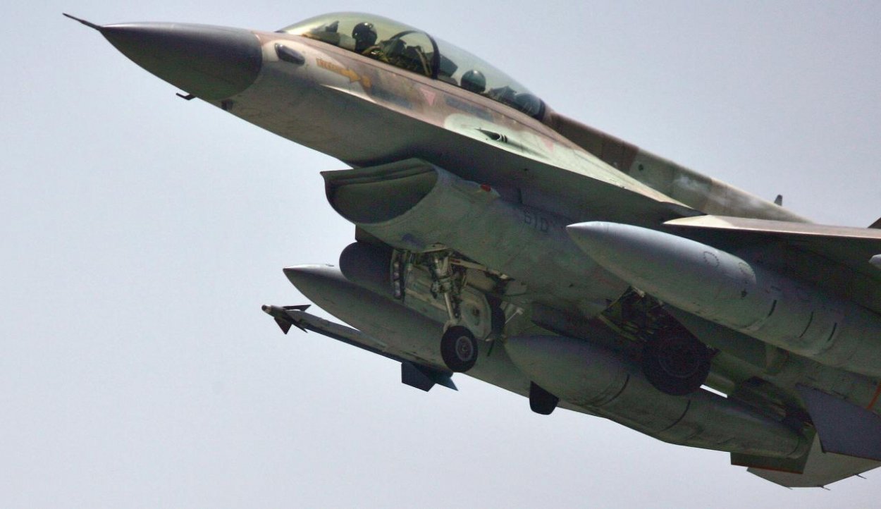 Minister obrany: Prví piloti stíhačiek F-16 môžu byť vyslaní na výcvik už v roku 2019
