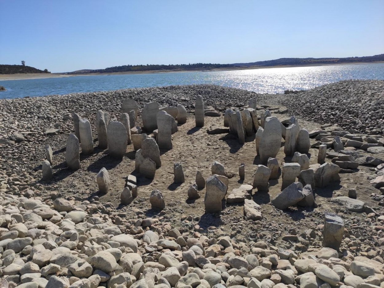 Pokles hladiny pre rekordné sucho znovu odkryl španielsky Stonehenge 