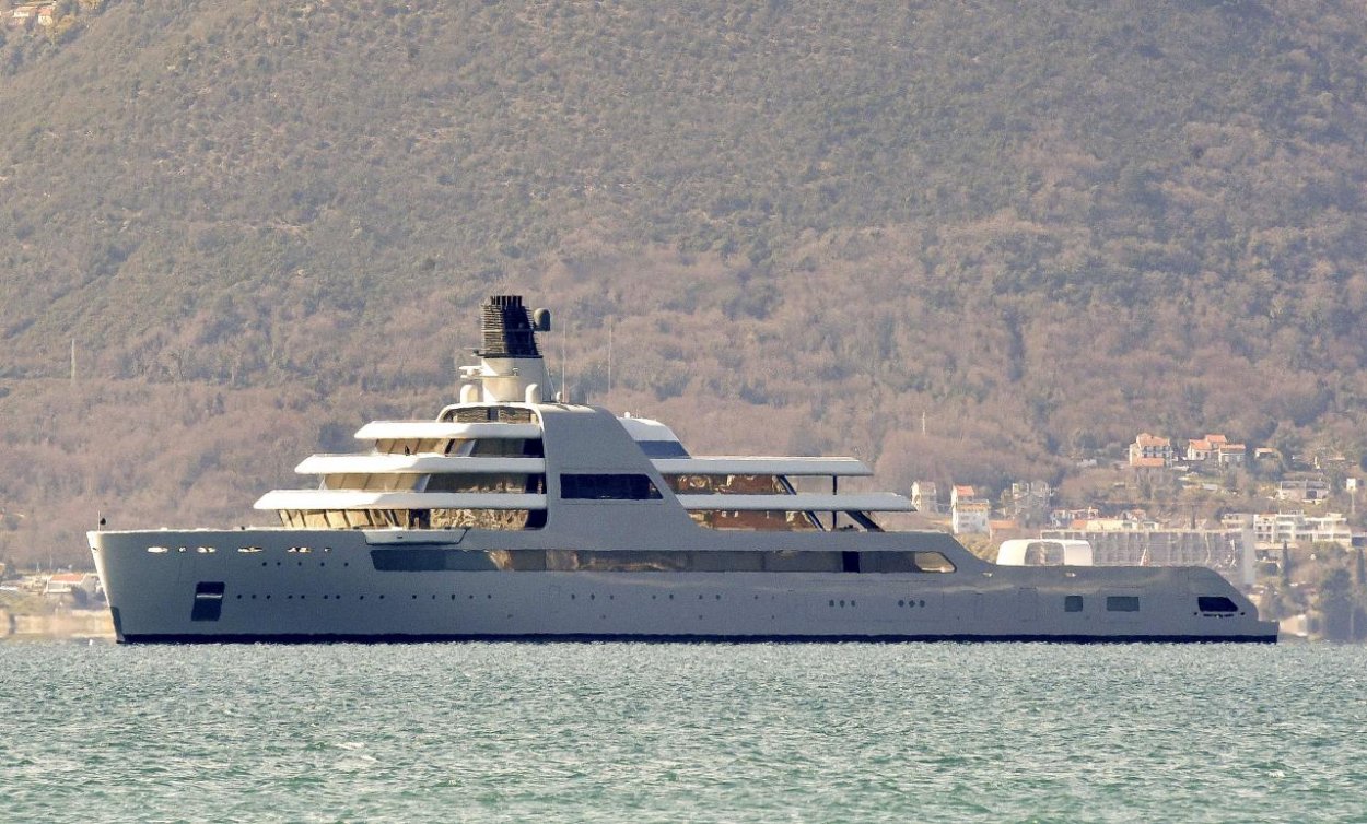 Španielsko zadržalo už tretiu luxusnú jachtu ruského oligarchu