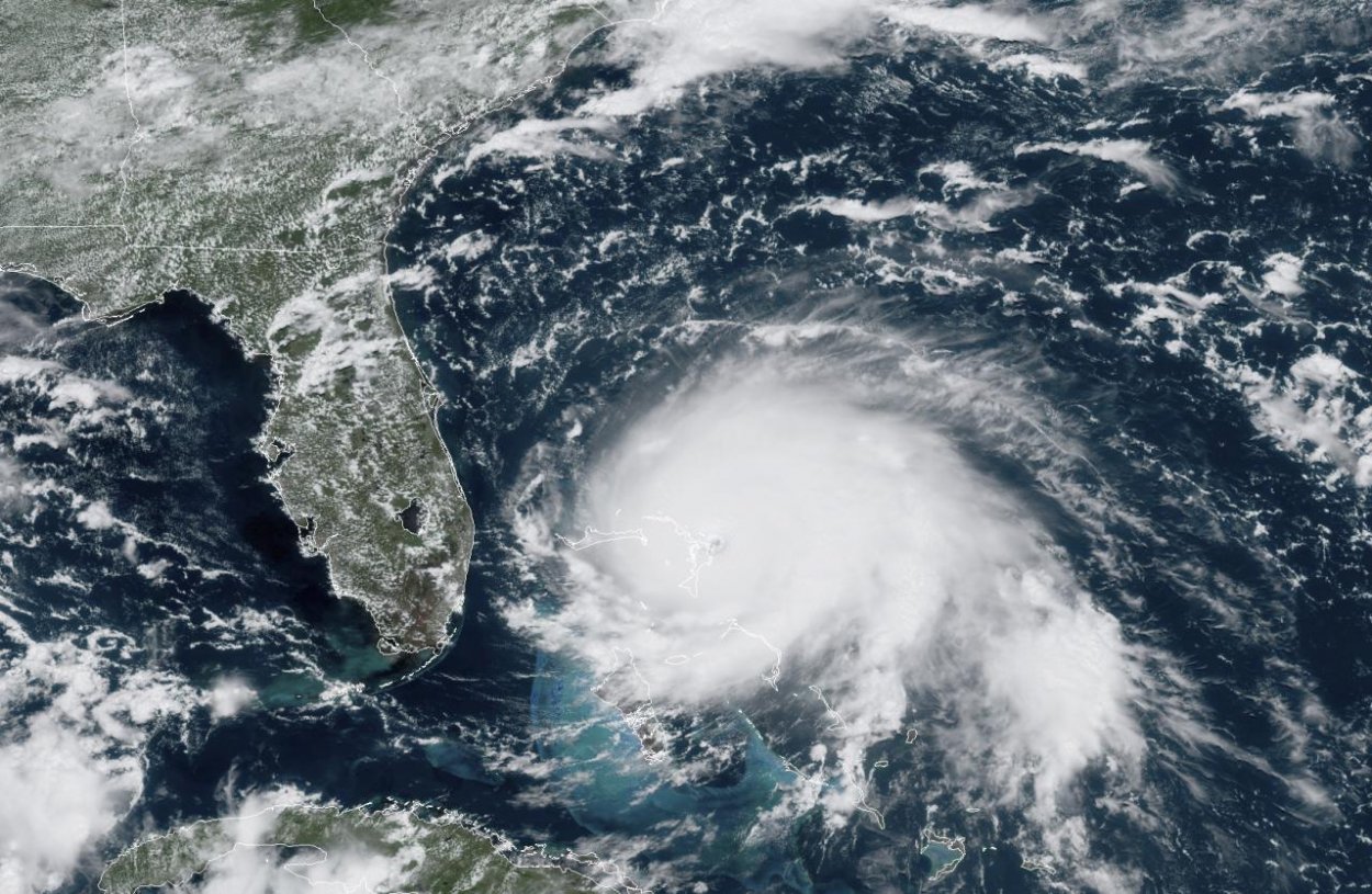 Zdevastoval Bahamy, teraz mieri na Floridu. Dorian je jeden z najsilnejších hurikánov v histórii
