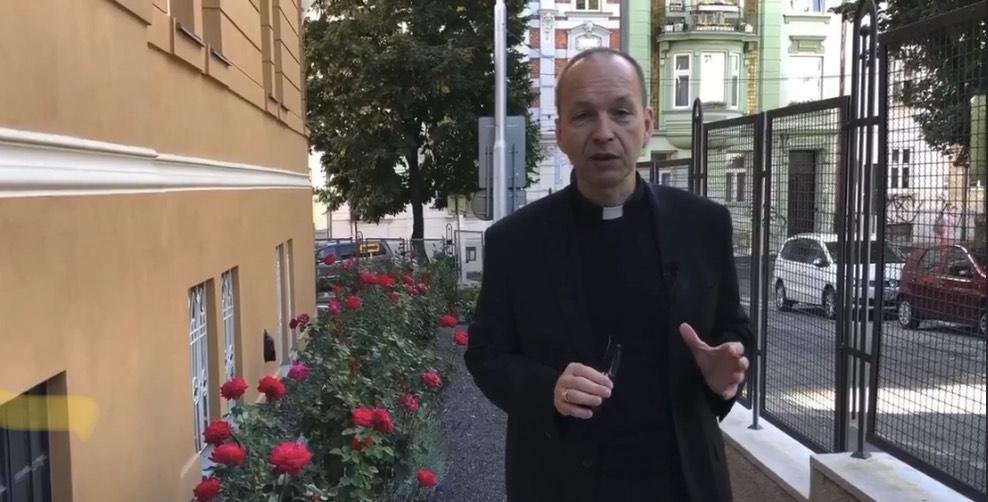Biskup Haľko o úzkosti a depresii: Odídu aj pre možnosť pomáhať