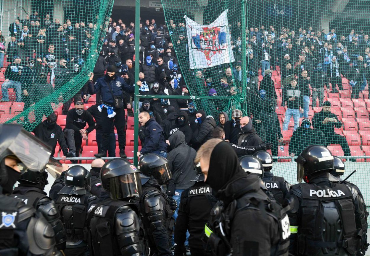 Šéf polície potvrdil zlyhanie organizátora pri incidente na futbalovom derby 