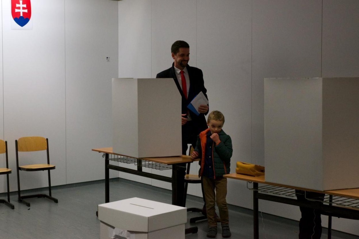 Volebnú účasť považuje politológ Lenč vzhľadom na spojenie volieb za dobrú
