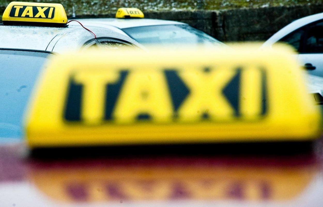 Muž v Prievidzi neoprávnene jazdil na taxíku, hrozí mu päťročné väzenie