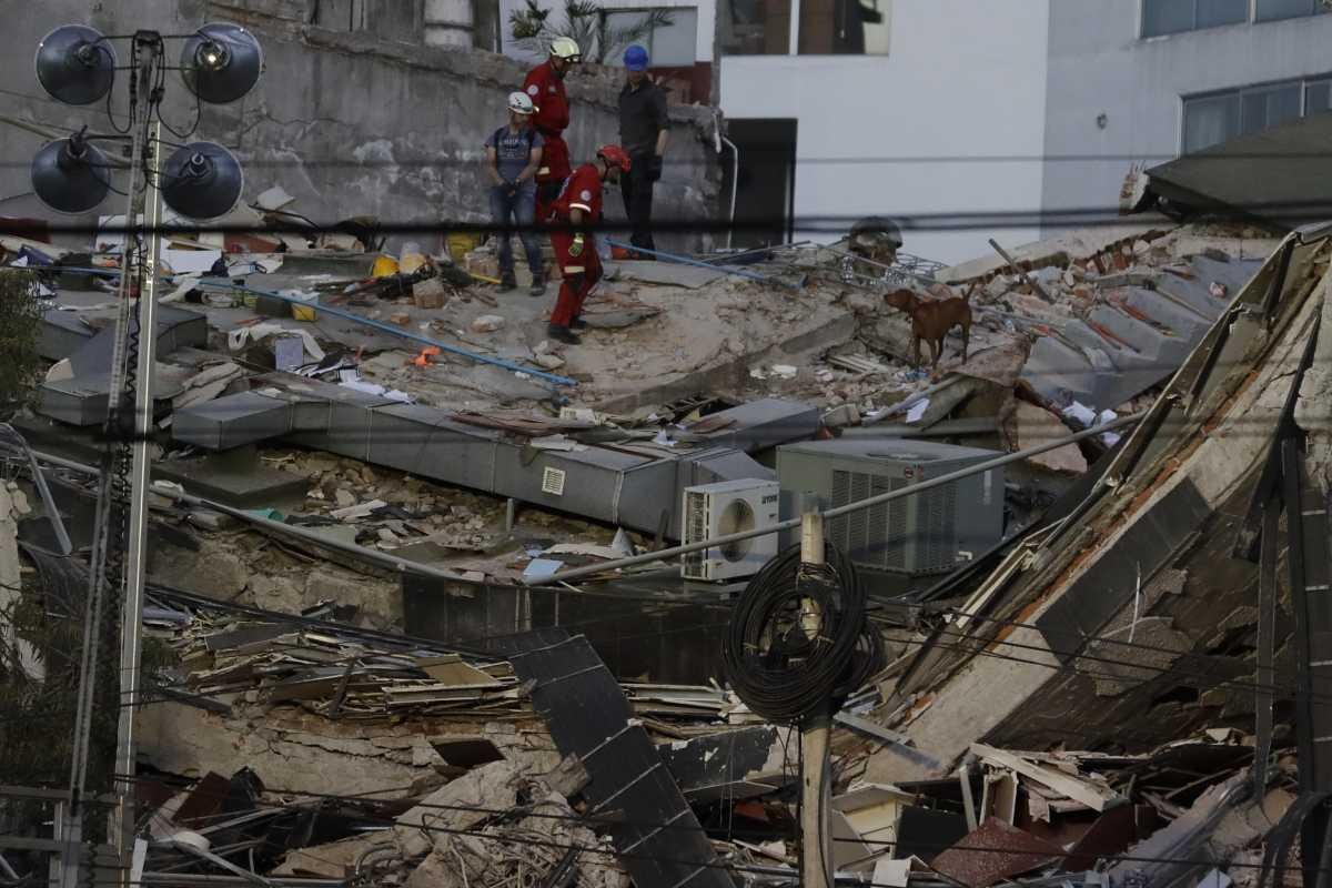 Počet obetí zemetrasenia v Mexiku stále stúpa