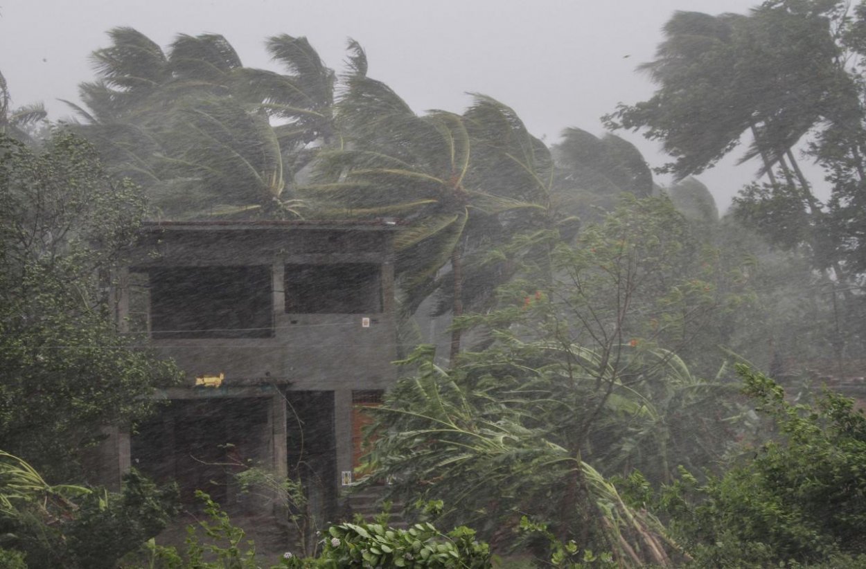 Cyklón v Indii vyhnal z domovov viac ako milión ľudí