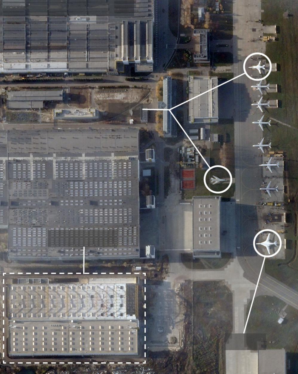 Moskva navyšuje kapacity na výrobu zbraní, naznačujú satelitné zábery