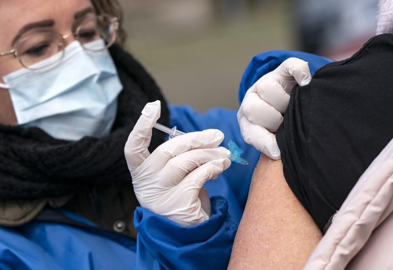 Čínskou vakcínou proti covid-19 zaočkovali už takmer milión ľudí