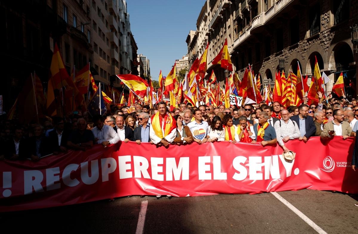 Najdou dost hlasů a odvahy vyhlásit nezávislost? Jedná katalánský parlament