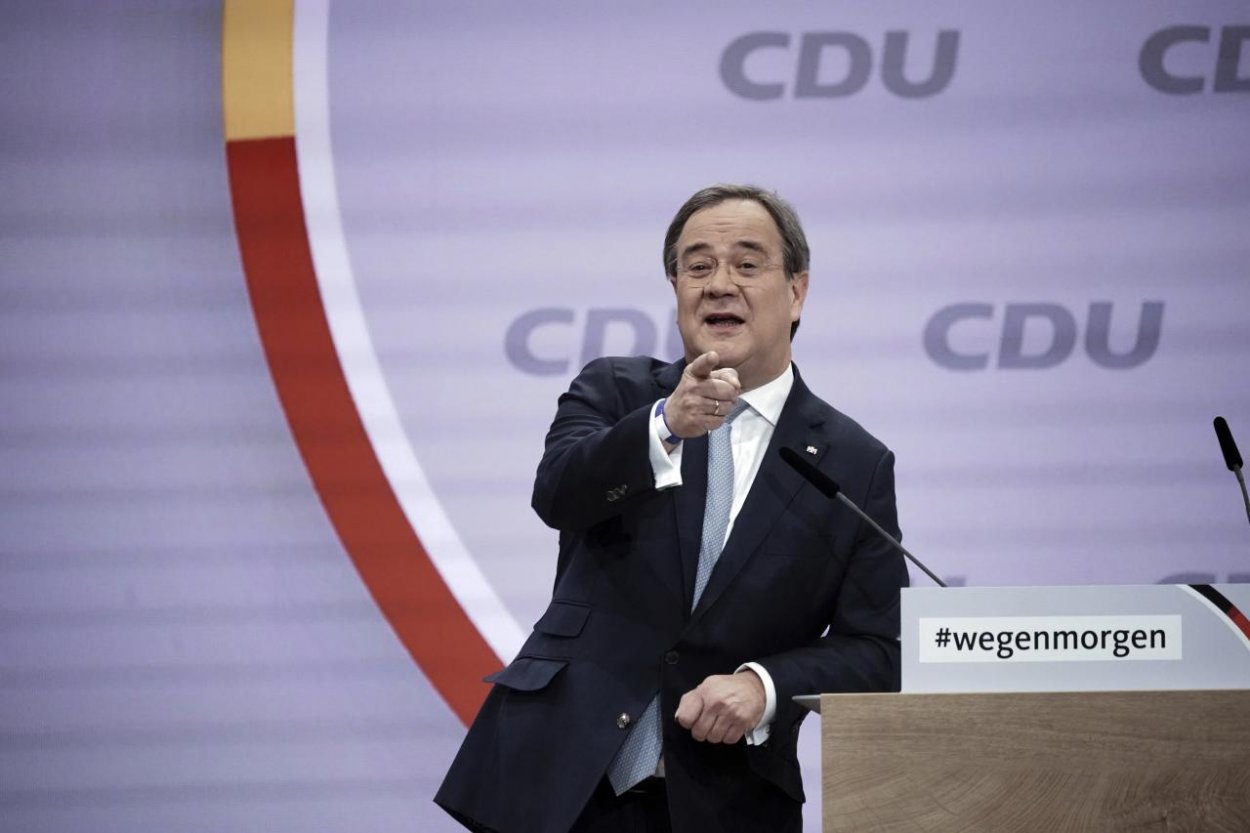 Lídrom Kresťanskodemokratickej únie CDU sa stal Armin Laschet, spojenec kancelárky Merkelovej