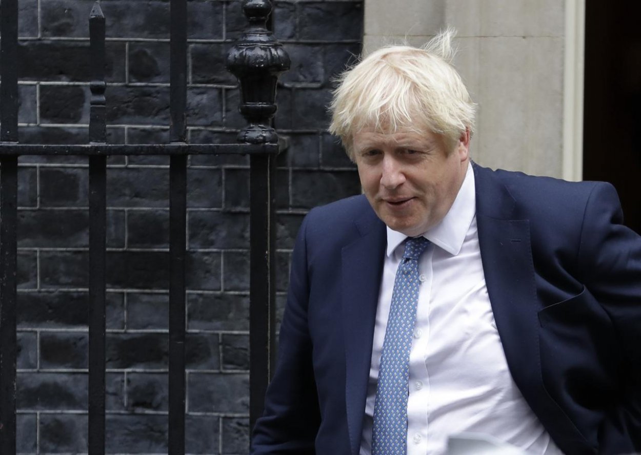 Premiér Johnson nemieni odstúpiť, aby umožnil odklad brexitu