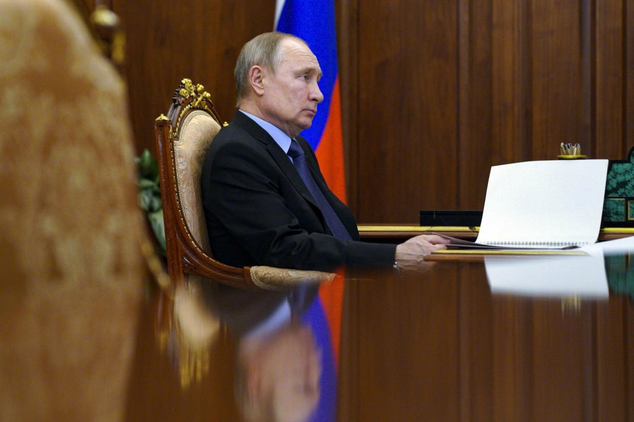 Putin podpísal zákon, ktorý mu umožňuje kandidovať na prezidenta ešte dvakrát
