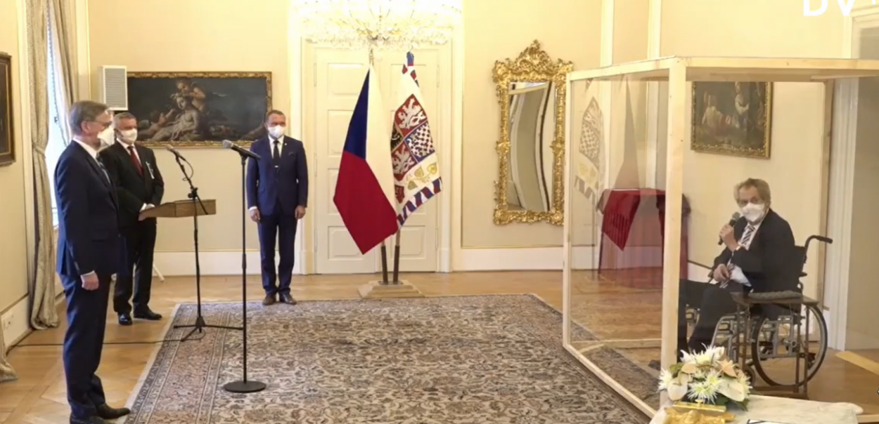 Český prezident Zeman vymenoval Fialu za premiéra
