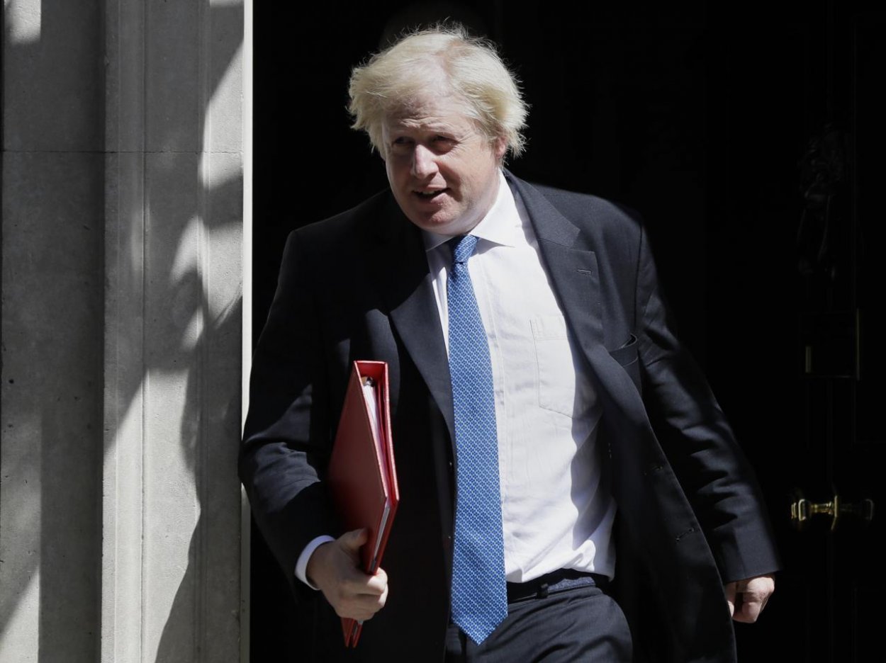 Pre nezhody v brexite odstupuje aj britský minister zahraničných vecí Boris Johnson