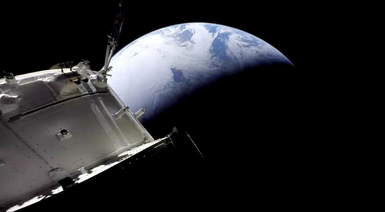 Vesmírna kapsula Orion bezpečne dopadla do Pacifiku; misia Artemis sa zavŕšila