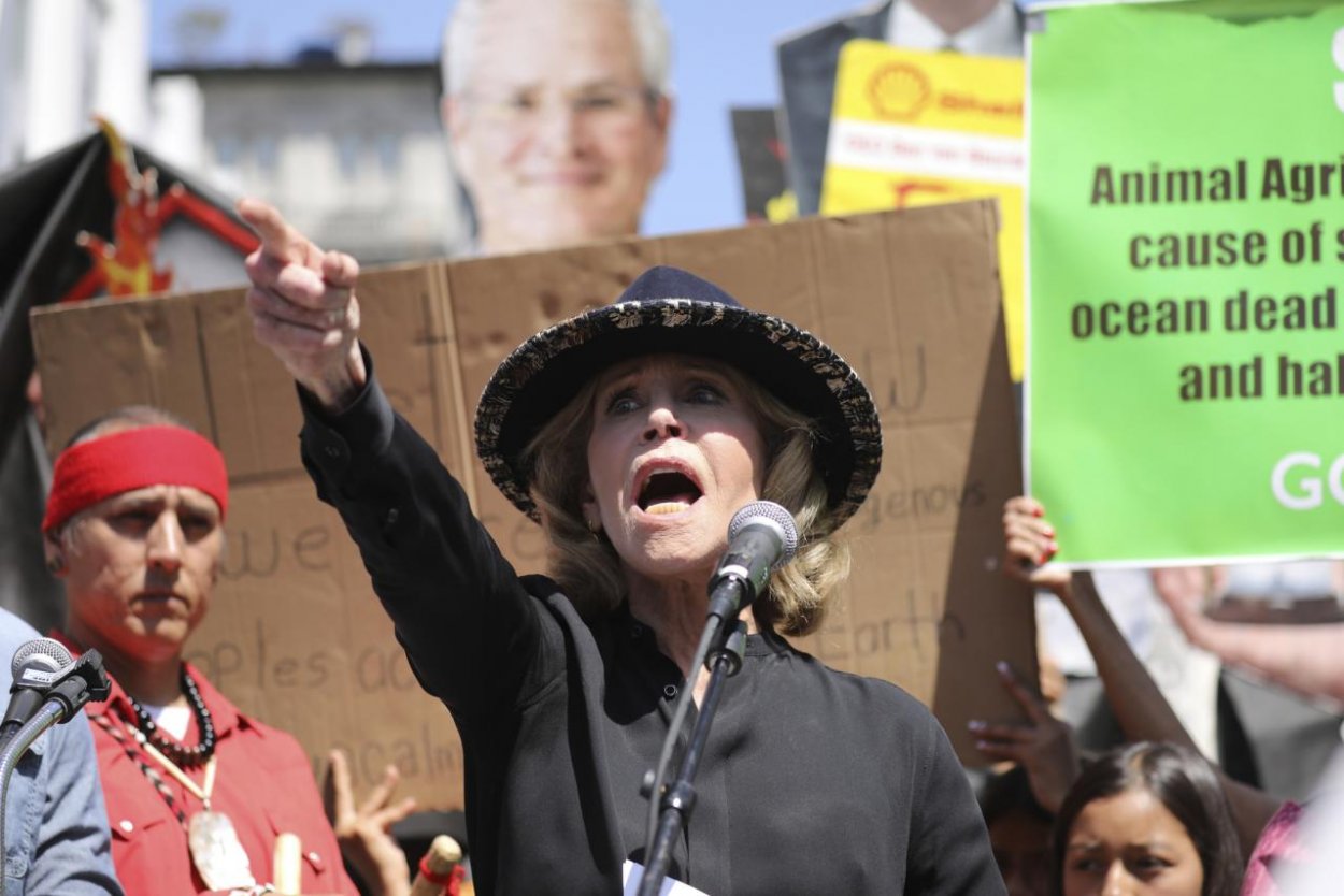 Americkú herečku Jane Fondovú zadržali pri protestoch proti zmene klímy vo Washingtone 