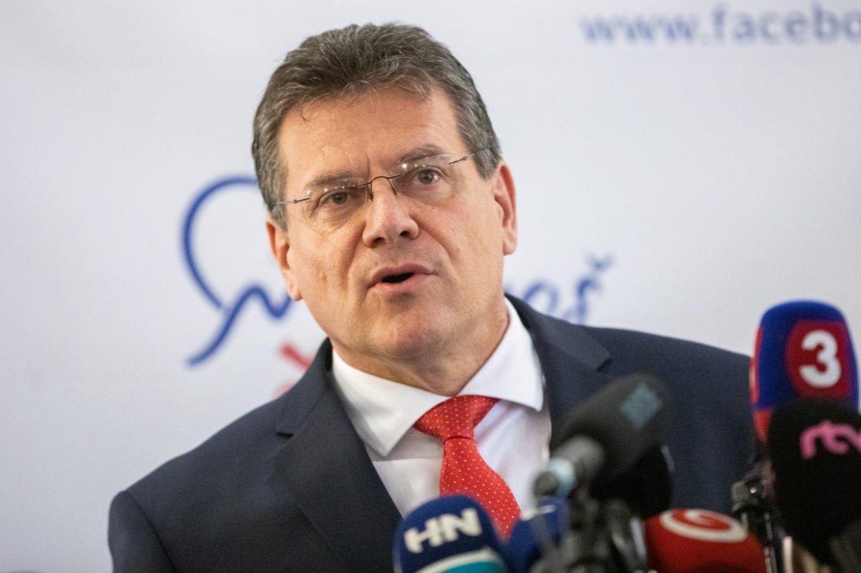 „Vždy pre Slovensko.“ Šefčovič chce byť prezident a ušiel pred kritickými otázkami