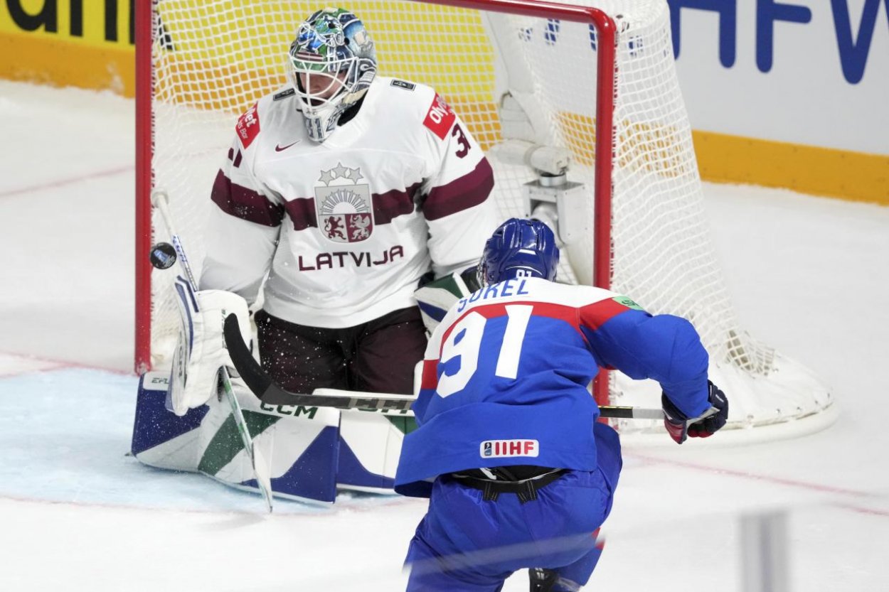 Slováci získali prvé tri body na turnaji, v sobotu tesne zdolali domácich Lotyšov