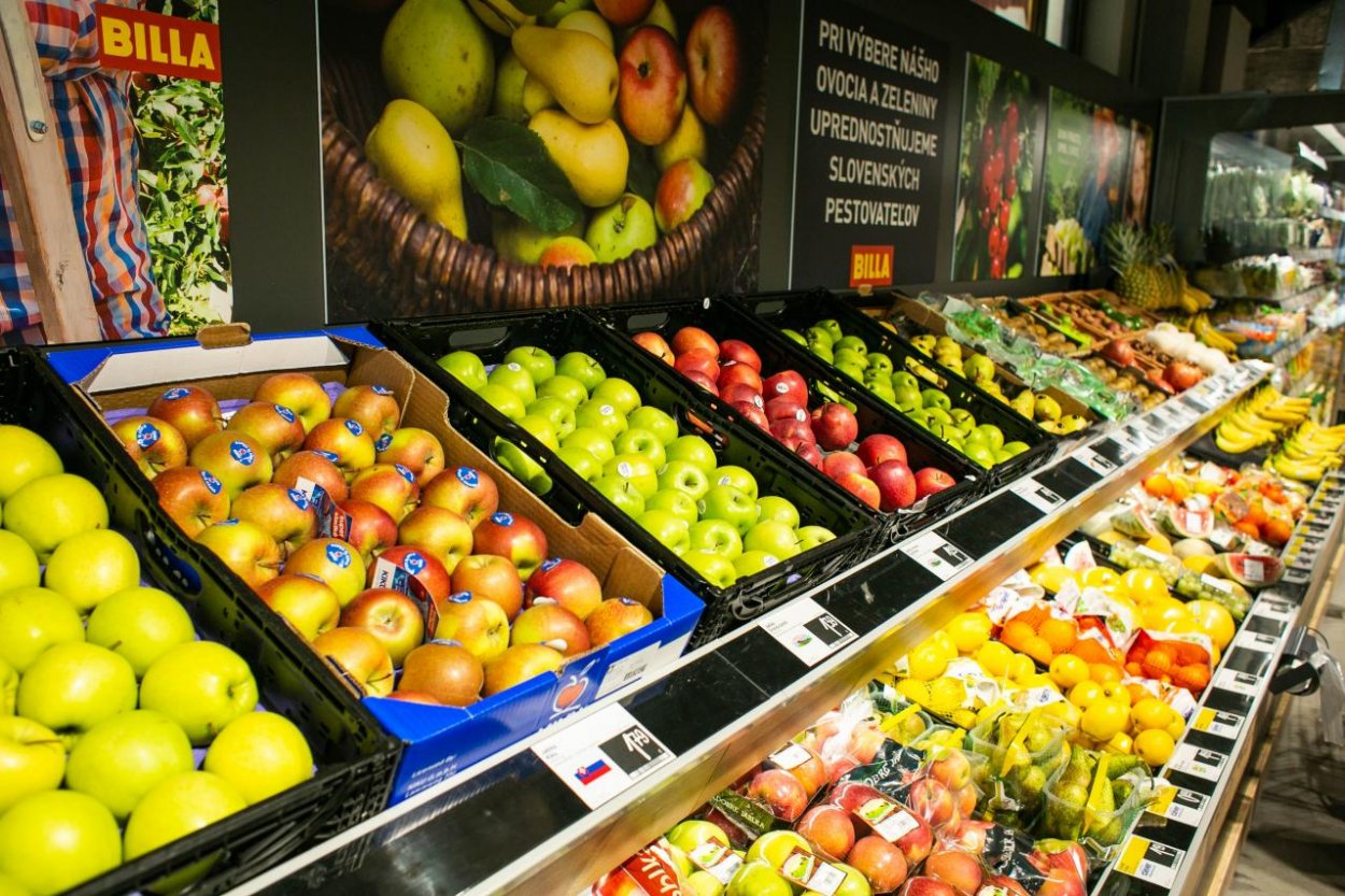 Najobľúbenejším ovocím Slovákov sú jahody a banány, zo zeleniny jednoznačne paradajky