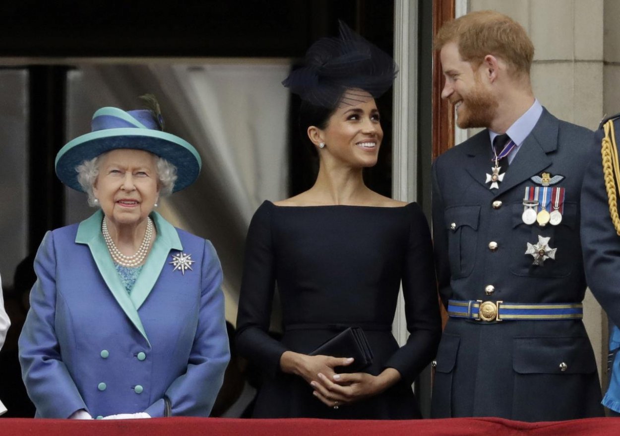 Kráľovná podporuje Harryho a Meghan v rozhodnutí osamostatniť sa