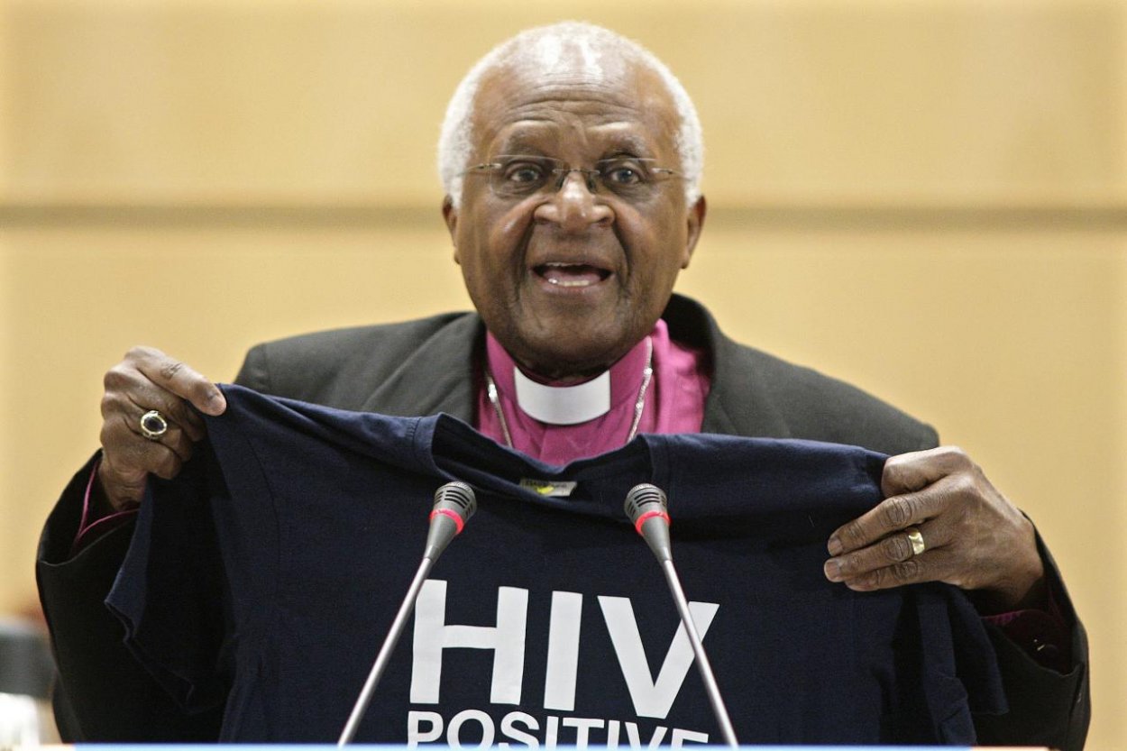 Vo veku 90 rokov zomrel arcibiskup Desmond Tutu, ktorý pomohol ukončiť apartheid