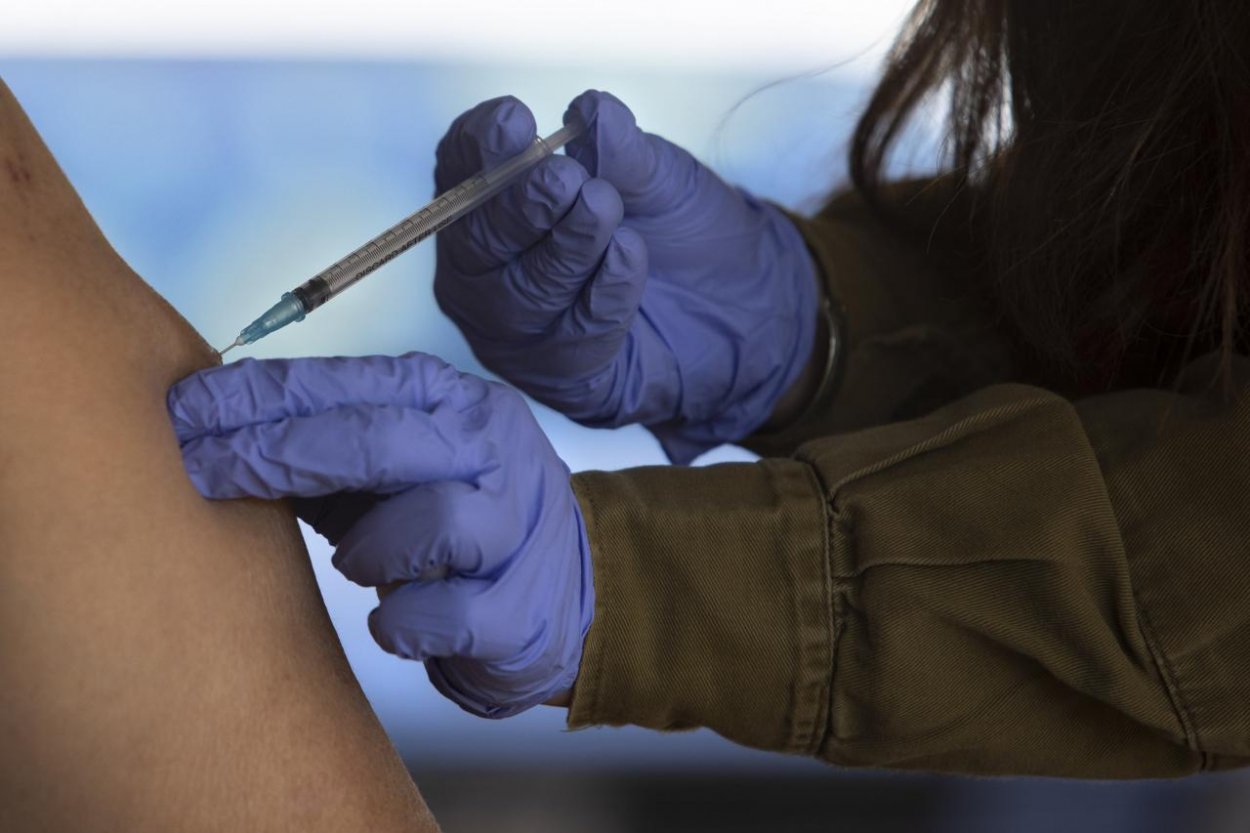Vakcína od Pfizeru zaberá aj na zmutované varianty koronavírusu