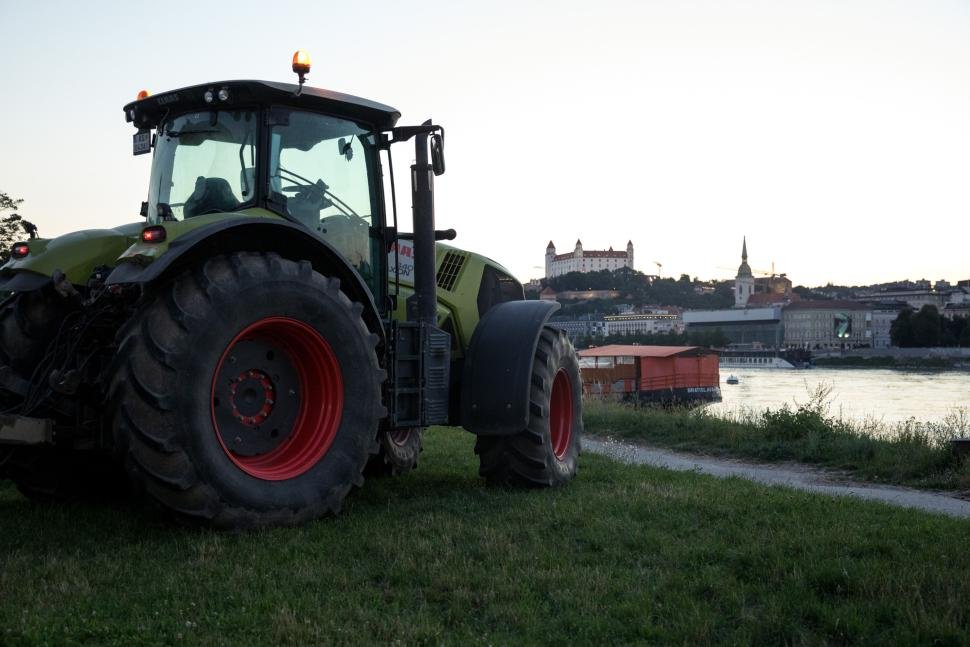 Protestujúci farmári dorazili do Bratislavy: Veľmi si vás vážime!