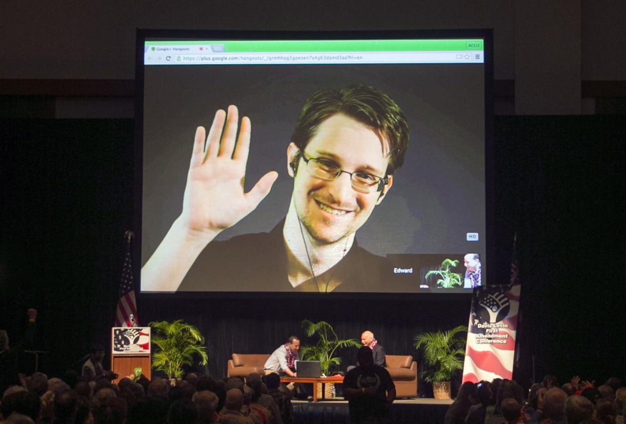 Vláda USA zažalovala Snowdena za zverejnenie pamätí