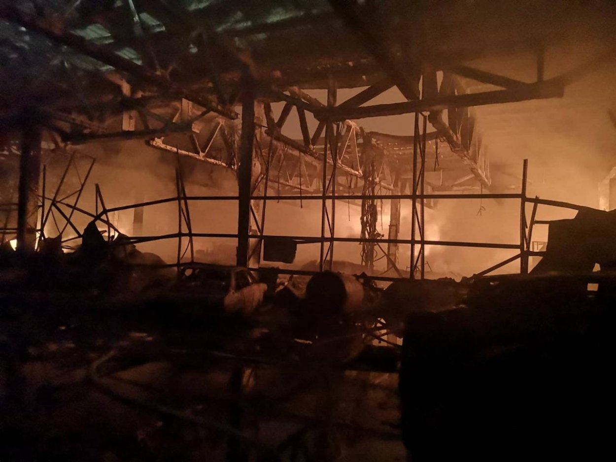 Hasiči zasahujú pri požiari v Banskej Bystrici