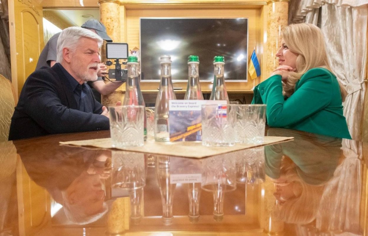Čaputová a Pavel pricestovali na návštevu Kyjeva, ráno bol terčom útokov