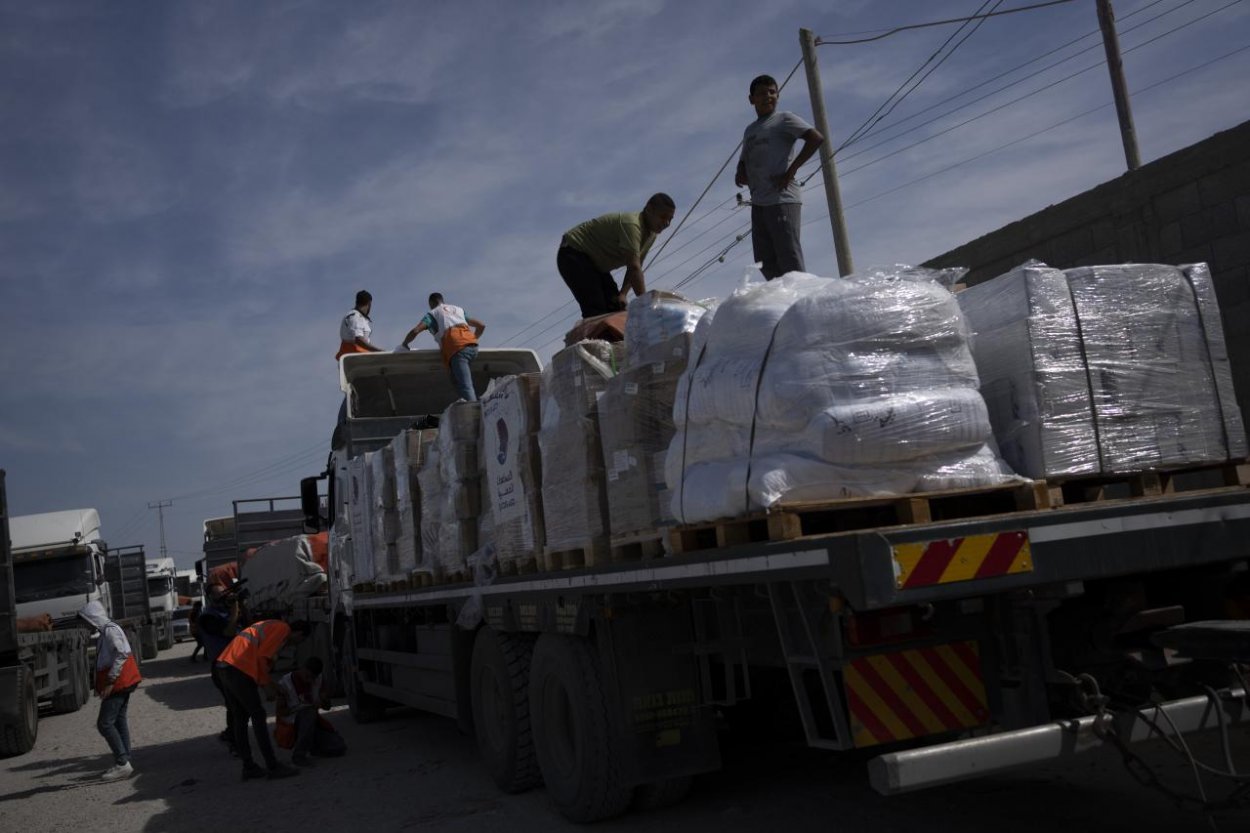 Egypt: Do pásma Gazy prešlo ďalších 17 kamiónov s humanitárnou pomocou