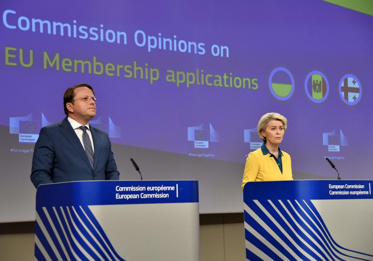 Eurokomisia odporučila udeliť kandidátsky štatút Ukrajine a Moldavsku