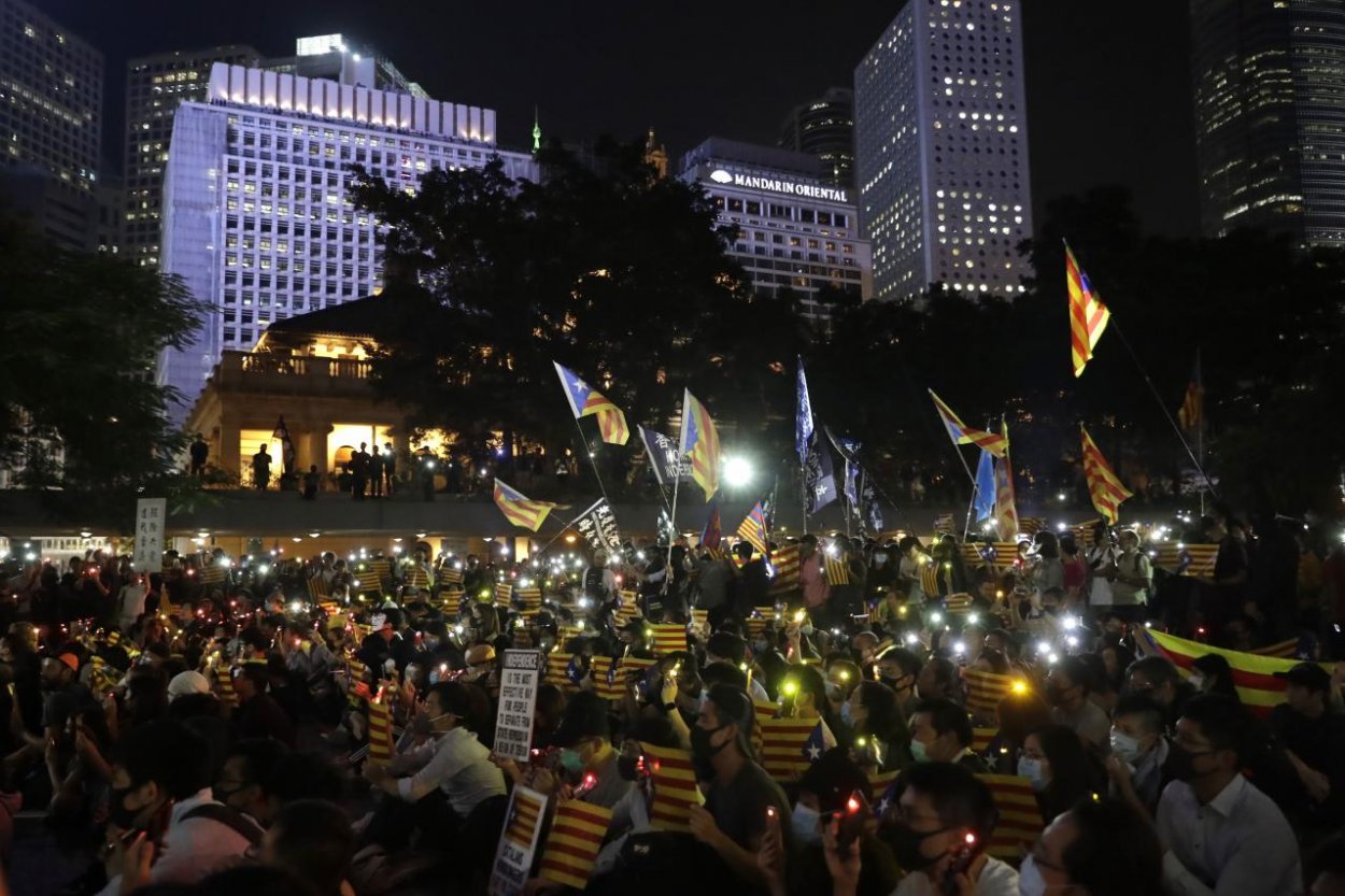 Hongkončania protestovali, podporili tak katalánskych separatistov