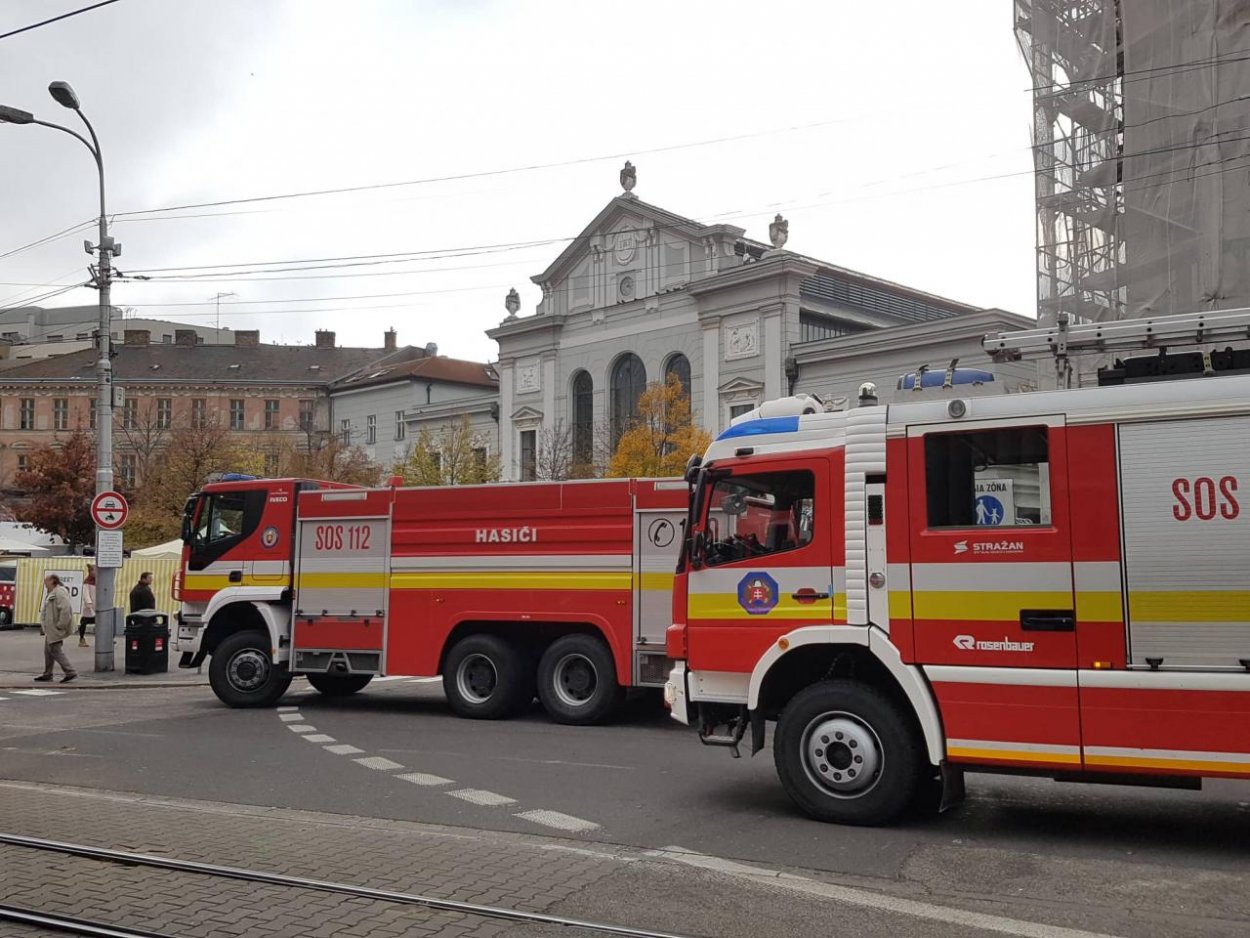 V Bratislave horela Stará tržnica. Polícia evakuovala ľudí 
