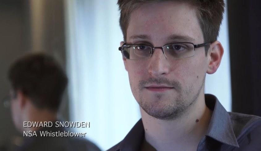 Snowden dostal ruský pas a zložil občiansku prísahu