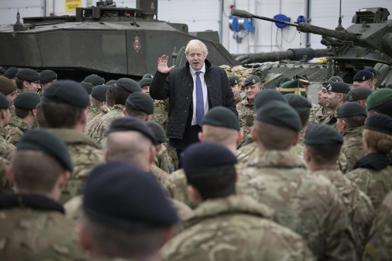 Boris Johnson vyzdvihol úlohu NATO i potrebu dobrých vzťahov s Ruskom