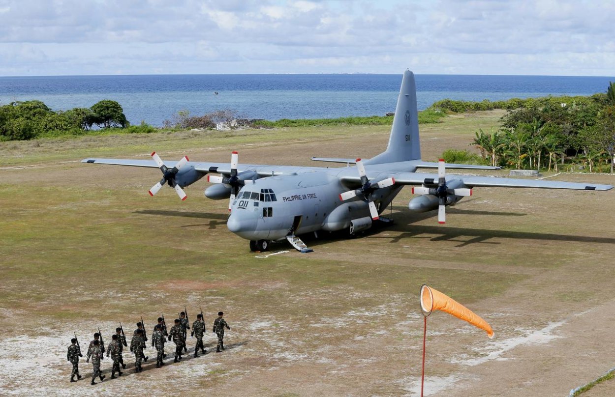 Na juhu Filipín havarovalo lietadlo s 92 ľuďmi, najmenej 45 zahynulo