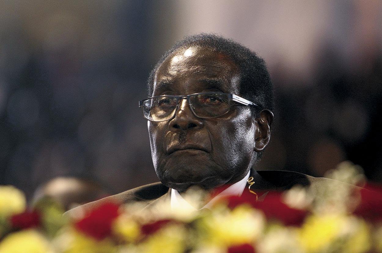 Posledný z veľkých diktátorov Robert Mugabe odstúpil z funkcie prezidenta