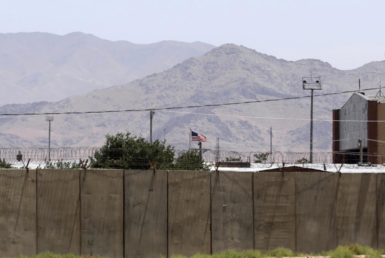 Spojené štáty po takmer 20 rokoch odovzdali leteckú základňu Bagram