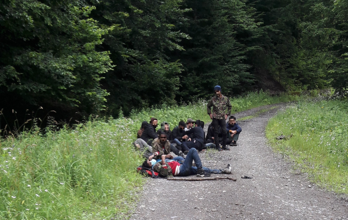 Pri hranici s Ukrajinou zadržala polícia 16 migrantov