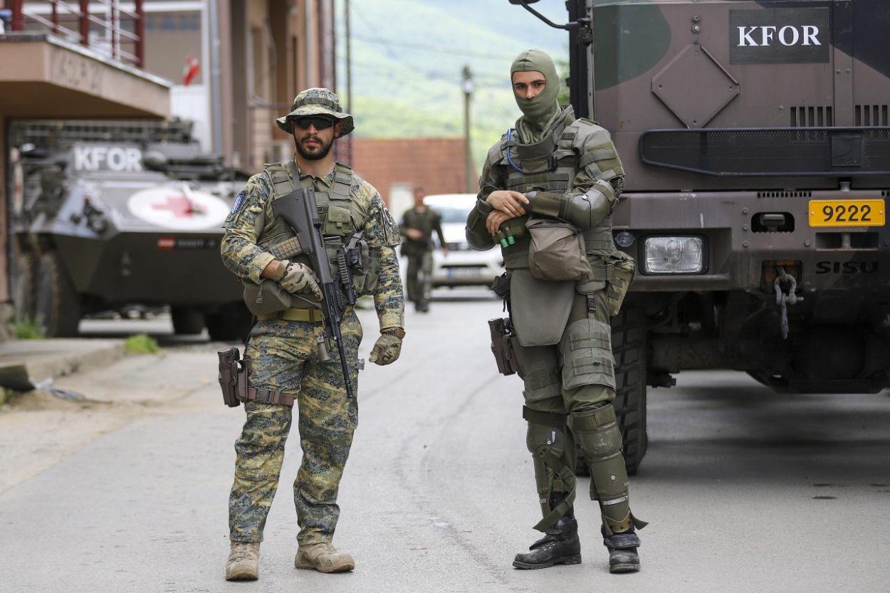NATO prehodnocuje trvalé zvýšenie počtu vojakov v Kosove