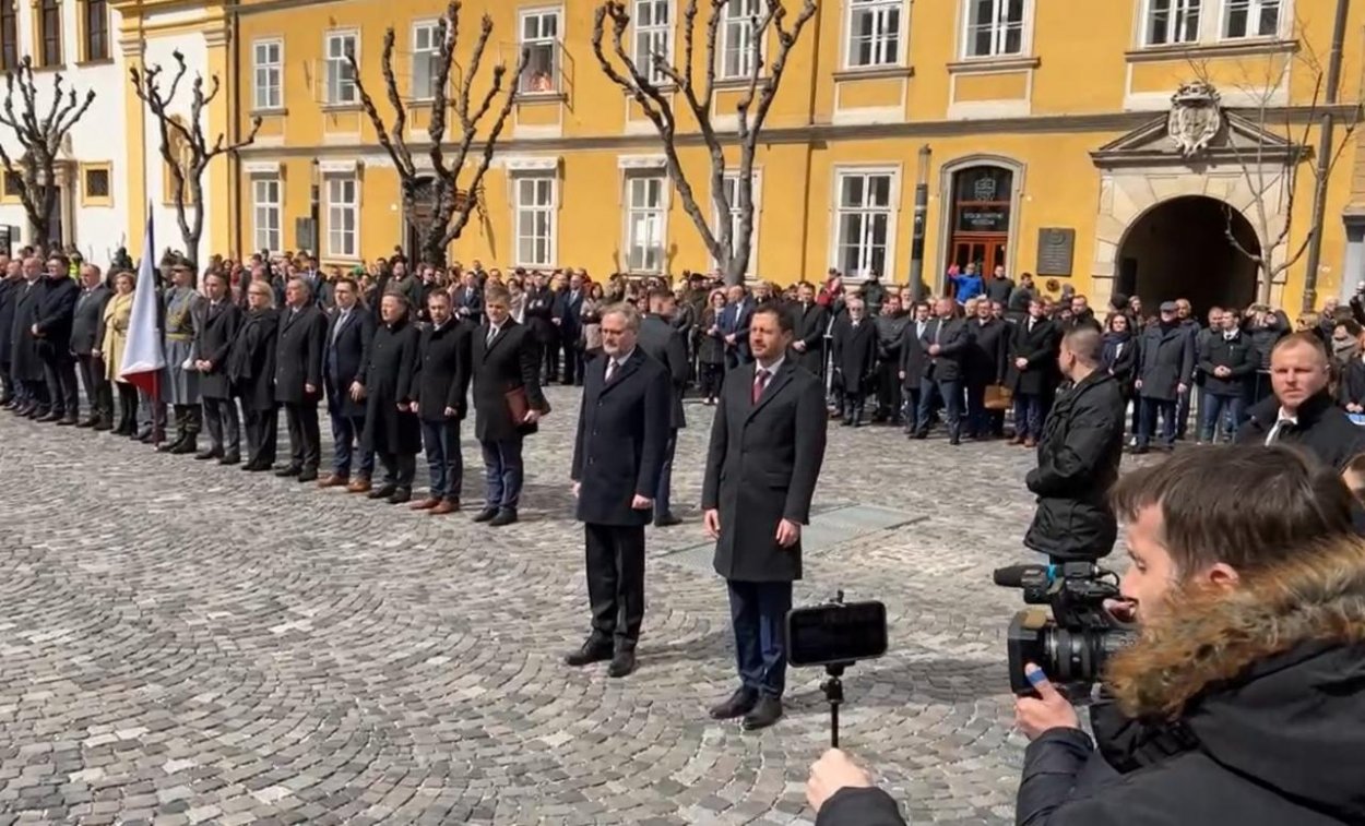 Slovenská a česká vláda sa stretli v Trenčíne, hovoriť budú o vojne i spolupráci