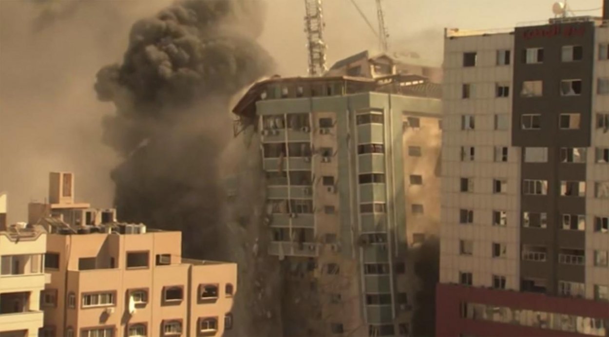 Izrael zničil náletom v meste Gaze budovu, kde sídlili zahraničné médiá